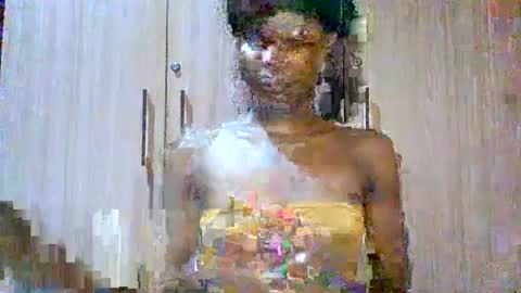 Snapshot of luckymadequeen chatting on 07/25/26, 12:20 Gloria online show from 07/25/26, 12:20