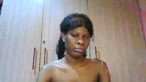 Snapshot of luckymadequeen chatting on 07/26/26, 02:42 Gloria online show from 07/26/26, 02:42