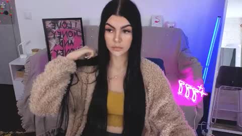 Monika online show from 10/27/25, 10:19