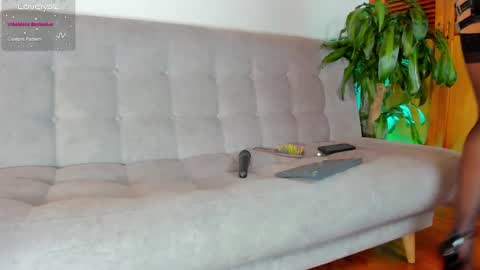 Snapshot of lucy__77 chatting on 01/27/25, 07:13 Hello my name is Lucy nice to meet you thumb up is important for me kisses online show from 01/27/25, 07:13