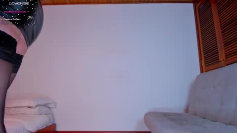 Snapshot of lucy__77 chatting on 03/04/25, 06:18 Hello my name is Lucy nice to meet you thumb up is important for me kisses online show from 03/04/25, 06:18