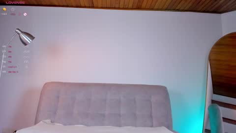 Snapshot of lucy__77 chatting on 09/11/25, 05:35 Hello my name is Lucy nice to meet you thumb up is important for me kisses online show from 09/11/25, 05:35