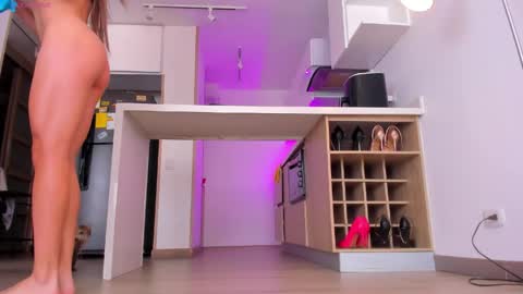 Snapshot of lucy__77 chatting on 05/13/26, 02:36 Hello my name is Lucy nice to meet you thumb up is important for me kisses online show from 05/13/26, 02:36