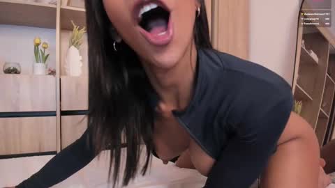 Snapshot of lucy__loud chatting on 02/17/25, 05:25 Paula           online show from 02/17/25, 05:25