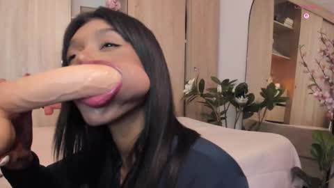 Snapshot of lucy__loud chatting on 10/01/25, 01:00 Paula           online show from 10/01/25, 01:00