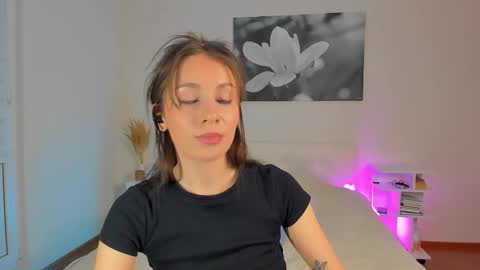 Snapshot of lucy__ray chatting on 02/19/25, 09:47 lucy__ray online show from 02/19/25, 09:47