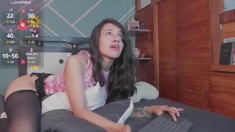 Lucy Herrera online show from 10/03/25, 01:13