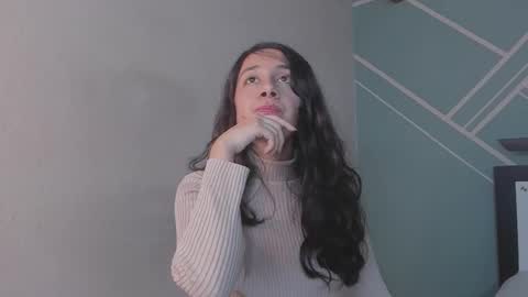 Lucy Herrera online show from 10/11/25, 01:05