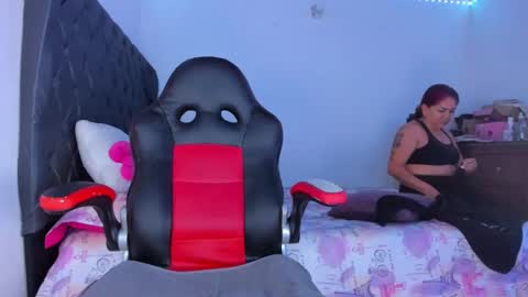 Snapshot of lucy_chanel chatting on 10/28/25, 07:01 lucy online show from 10/28/25, 07:01