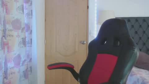 lucy online show from 01/05/25, 09:36