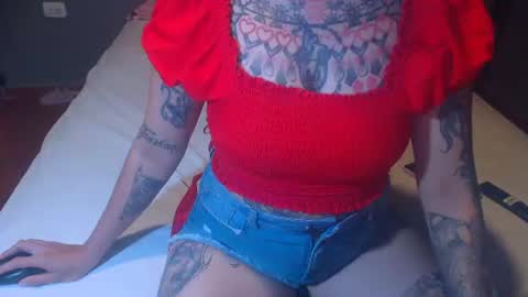 Snapshot of lucy_dreams69 chatting on 08/06/26, 01:18 Lucia online show from 08/06/26, 01:18