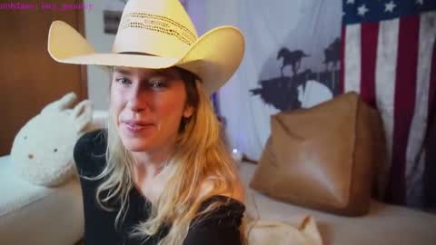 Lucy. online show from 02/08/25, 09:36