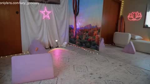 Lucy. online show from 09/17/25, 08:43