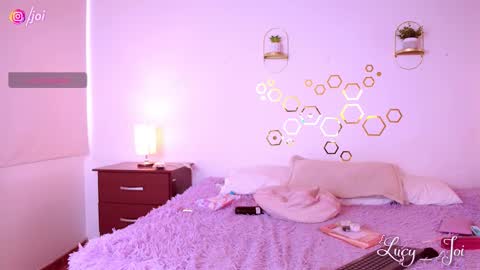 Luciana online show from 10/18/25, 09:37