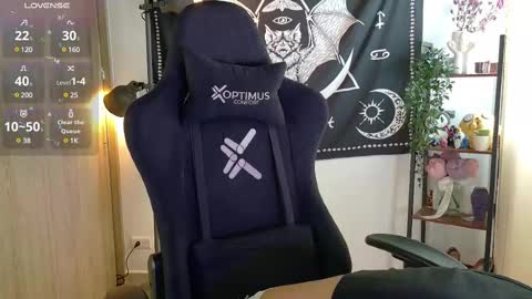 lucy meoww online show from 02/10/25, 06:24