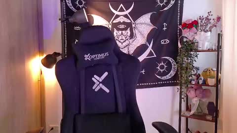 lucy meoww online show from 02/21/25, 09:54