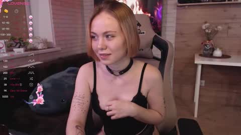 Snapshot of lucy_mirror chatting on 09/11/25, 10:32 Lucy online show from 09/11/25, 10:32