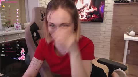 Snapshot of lucy_mirror chatting on 10/10/25, 09:36 Lucy online show from 10/10/25, 09:36