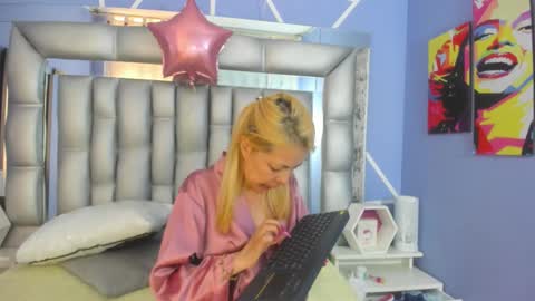  SleepyAbuela online show from 11/19/25, 05:24