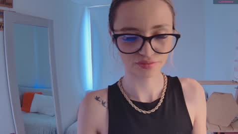 Snapshot of lucy_priincess chatting on 01/19/25, 08:19 lucy online show from 01/19/25, 08:19