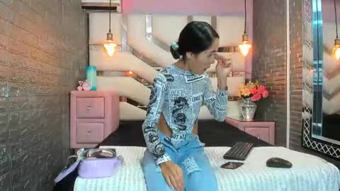 Lucy unlimit come back here  online show from 04/08/26, 02:06