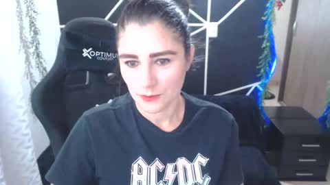 LUCY online show from 11/22/25, 07:13