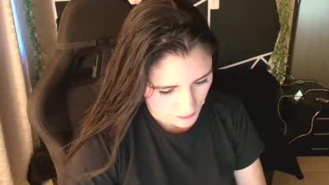 Snapshot of lucyli_ chatting on 05/18/26, 05:52 LUCY online show from 05/18/26, 05:52