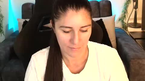Snapshot of lucyli_ chatting on 05/31/26, 05:09 LUCY online show from 05/31/26, 05:09