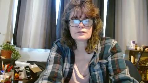 lucylling online show from 02/19/25, 01:39