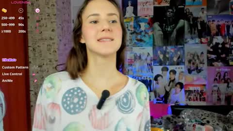 Snapshot of lucyrose33 chatting on 09/12/25, 06:46 Lucy Rose online show from 09/12/25, 06:46