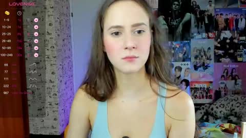 Snapshot of lucyrose33 chatting on 09/14/25, 05:06 Lucy Rose online show from 09/14/25, 05:06