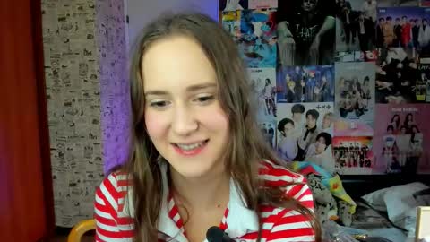 Snapshot of lucyrose33 chatting on 09/15/25, 05:18 Lucy Rose online show from 09/15/25, 05:18
