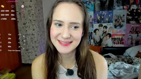 Snapshot of lucyrose33 chatting on 09/20/25, 05:19 Lucy Rose online show from 09/20/25, 05:19