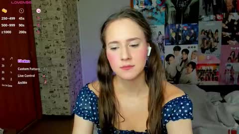 Snapshot of lucyrose33 chatting on 09/29/25, 04:56 Lucy Rose online show from 09/29/25, 04:56