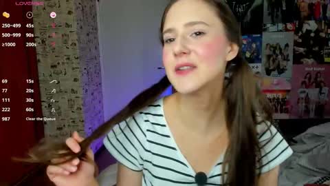 Snapshot of lucyrose33 chatting on 10/02/25, 04:47 Lucy Rose online show from 10/02/25, 04:47