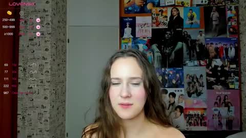 Snapshot of lucyrose33 chatting on 10/13/25, 04:18 Lucy Rose online show from 10/13/25, 04:18