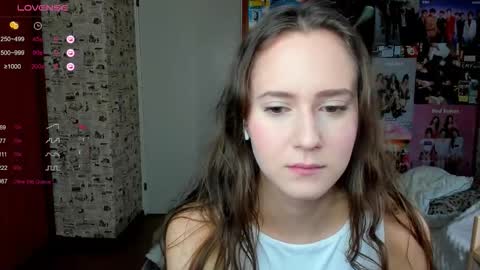 Snapshot of lucyrose33 chatting on 10/14/25, 05:30 Lucy Rose online show from 10/14/25, 05:30