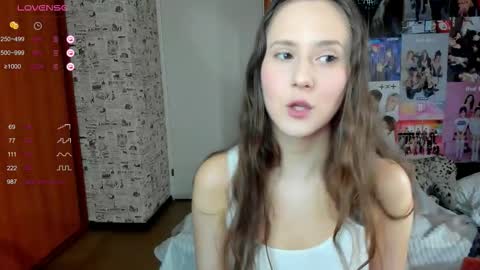 Snapshot of lucyrose33 chatting on 10/15/25, 05:07 Lucy Rose online show from 10/15/25, 05:07