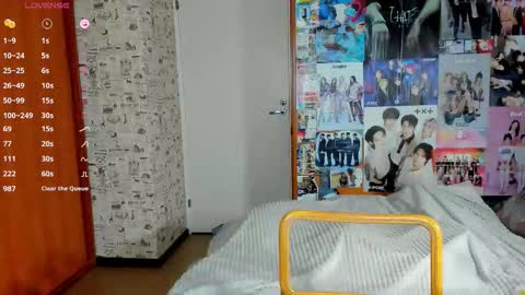 Snapshot of lucyrose33 chatting on 10/17/25, 04:59 Lucy Rose online show from 10/17/25, 04:59