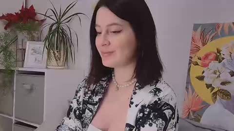 Snapshot of lucyrosy chatting on 01/02/25, 06:12 Lucy online show from 01/02/25, 06:12