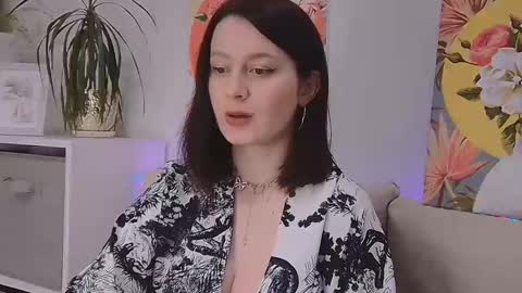 Snapshot of lucyrosy chatting on 02/19/25, 06:43 Lucy online show from 02/19/25, 06:43