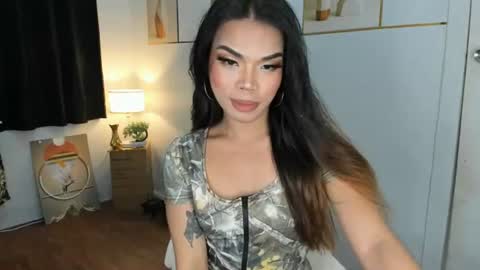 Snapshot of lucyvane chatting on 07/02/26, 04:57 lucyvane online show from 07/02/26, 04:57