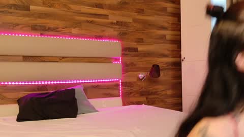 LucyWillow online show from 12/10/24, 07:26