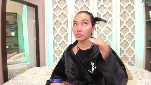 Lucy Liiu online show from 12/24/24, 09:06