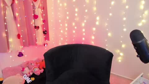 LUCYY FROM HOME  online show from 02/22/25, 10:42