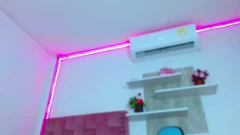 Snapshot of lucyy_start chatting on 01/29/25, 01:27 LUCY online show from 01/29/25, 01:27