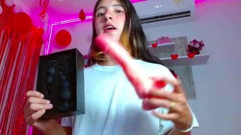 Snapshot of lucyy_start chatting on 02/19/25, 07:48 LUCY online show from 02/19/25, 07:48