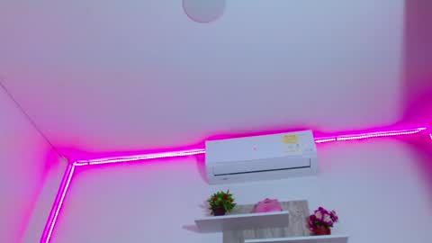 Snapshot of lucyy_start chatting on 02/28/25, 01:37 LUCY online show from 02/28/25, 01:37