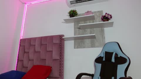 Snapshot of lucyy_start chatting on 03/02/25, 12:01 LUCY online show from 03/02/25, 12:01