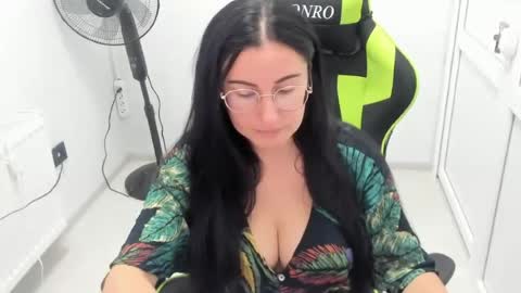 Snapshot of lucyycharm chatting on 07/24/26, 06:33 Lucy online show from 07/24/26, 06:33